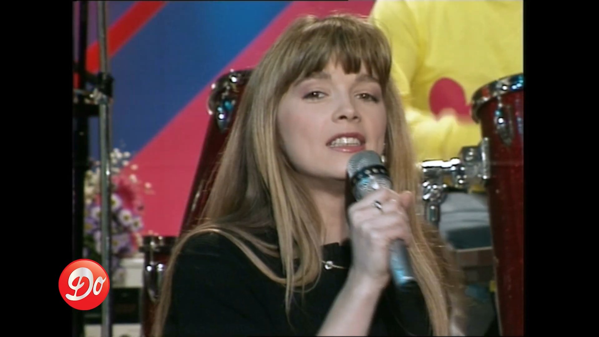 https://e.radikal.host/2025/07/18/HELENE---Dans-ses-grands-yeux-verts---CLUB-DOROTHEE-_-REPLAY.mp4_snapshot_00.44.370.jpg