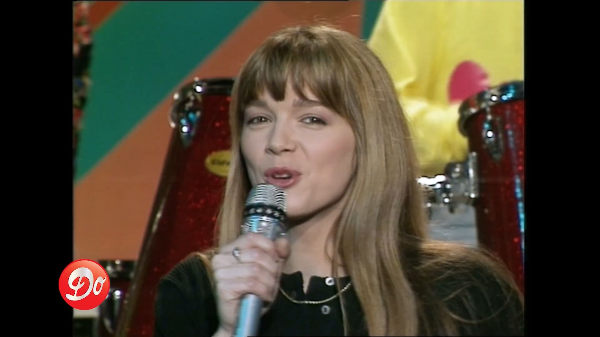 https://e.radikal.host/2025/07/18/HELENE---Dans-ses-grands-yeux-verts---CLUB-DOROTHEE-_-REPLAY.mp4_snapshot_01.15.449.jpg