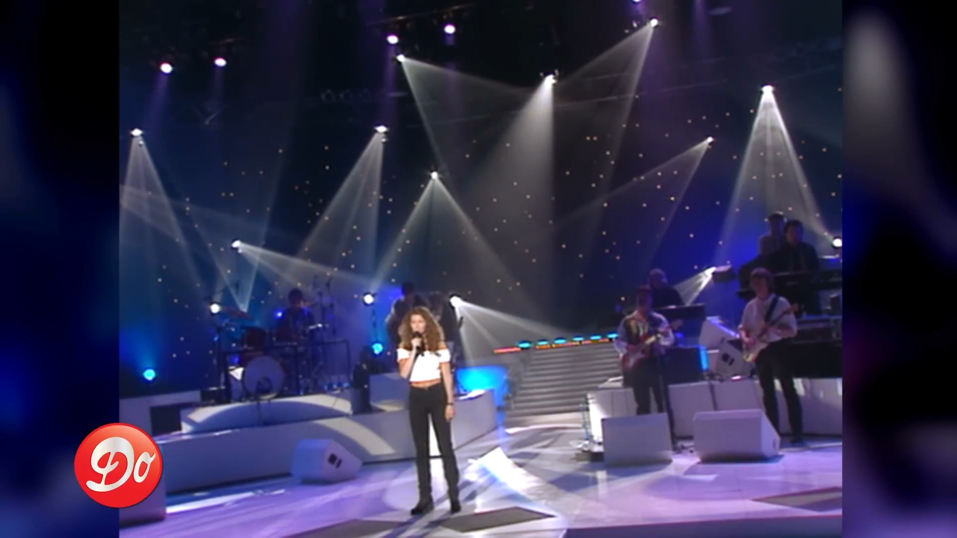 https://e.radikal.host/2025/07/18/Manuela-Lopez-_-Regarde-Maman-Clip-officiel.mp4_snapshot_00.10.778.jpg