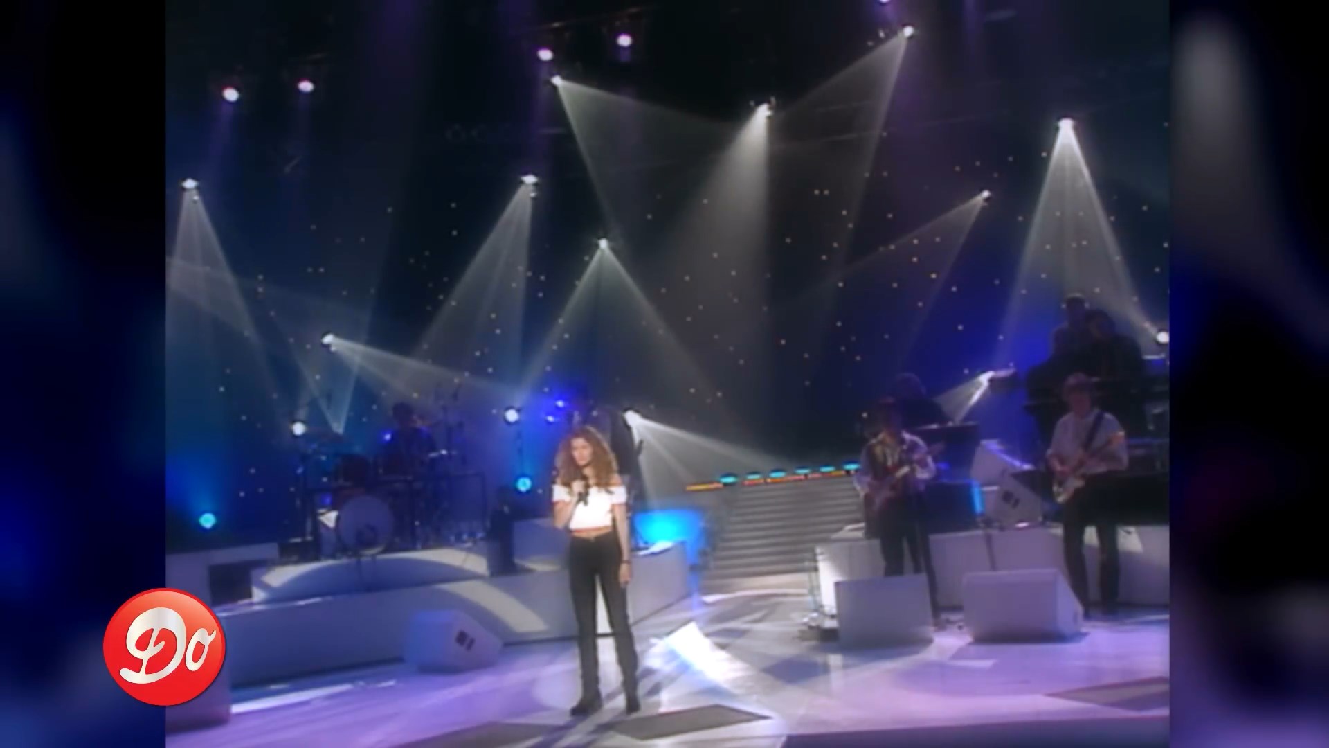 https://e.radikal.host/2025/07/18/Manuela-Lopez-_-Regarde-Maman-Clip-officiel.mp4_snapshot_00.18.336.jpg