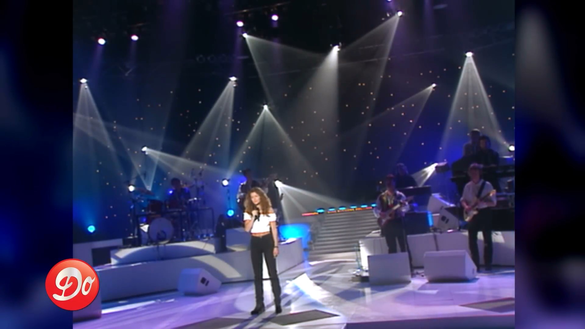 https://e.radikal.host/2025/07/18/Manuela-Lopez-_-Regarde-Maman-Clip-officiel.mp4_snapshot_00.37.957.jpg