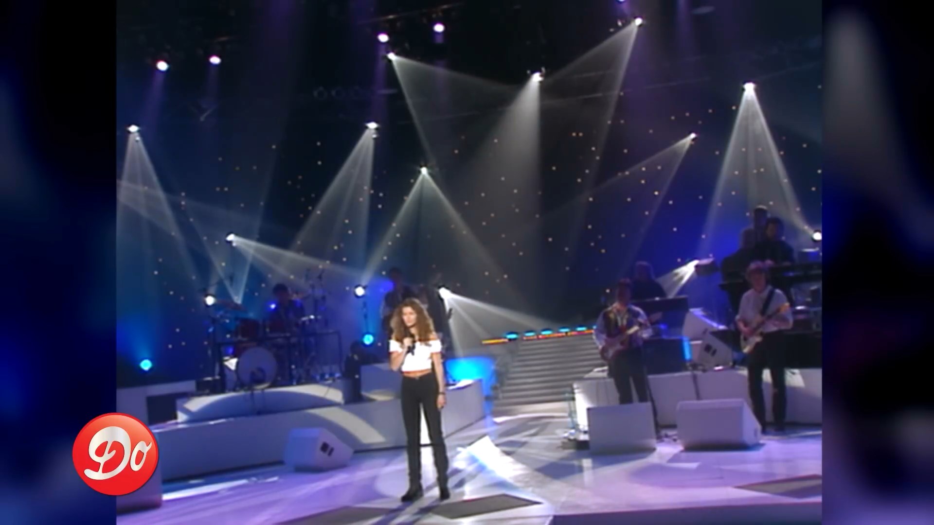 https://e.radikal.host/2025/07/18/Manuela-Lopez-_-Regarde-Maman-Clip-officiel.mp4_snapshot_00.50.850.jpg