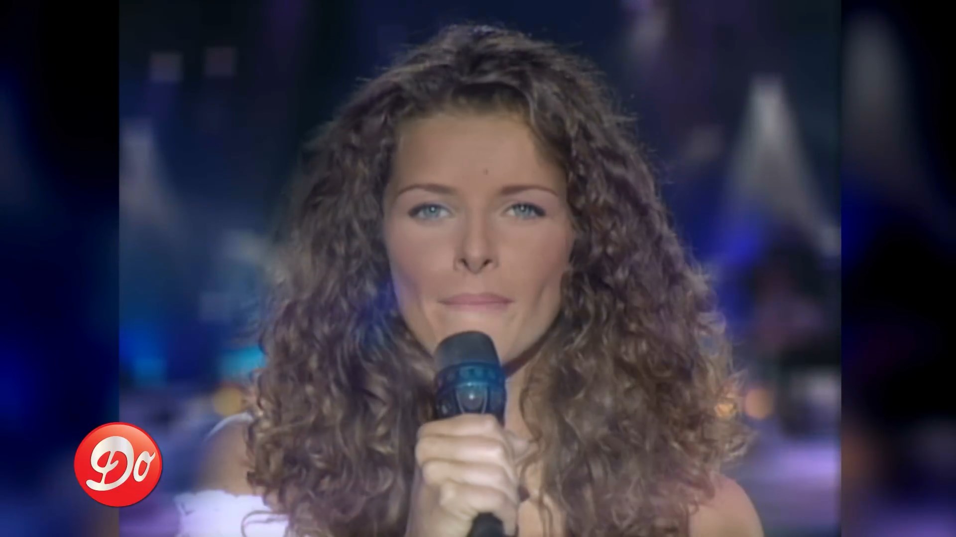 https://e.radikal.host/2025/07/18/Manuela-Lopez-_-Regarde-Maman-Clip-officiel.mp4_snapshot_00.59.079.jpg