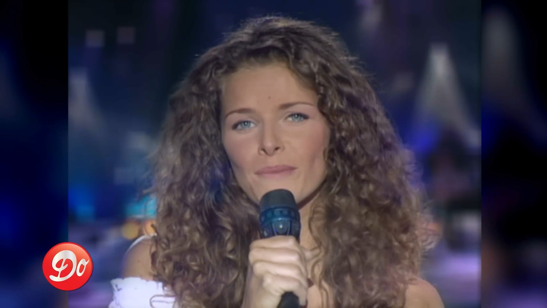https://e.radikal.host/2025/07/18/Manuela-Lopez-_-Regarde-Maman-Clip-officiel.mp4_snapshot_00.59.604.jpg