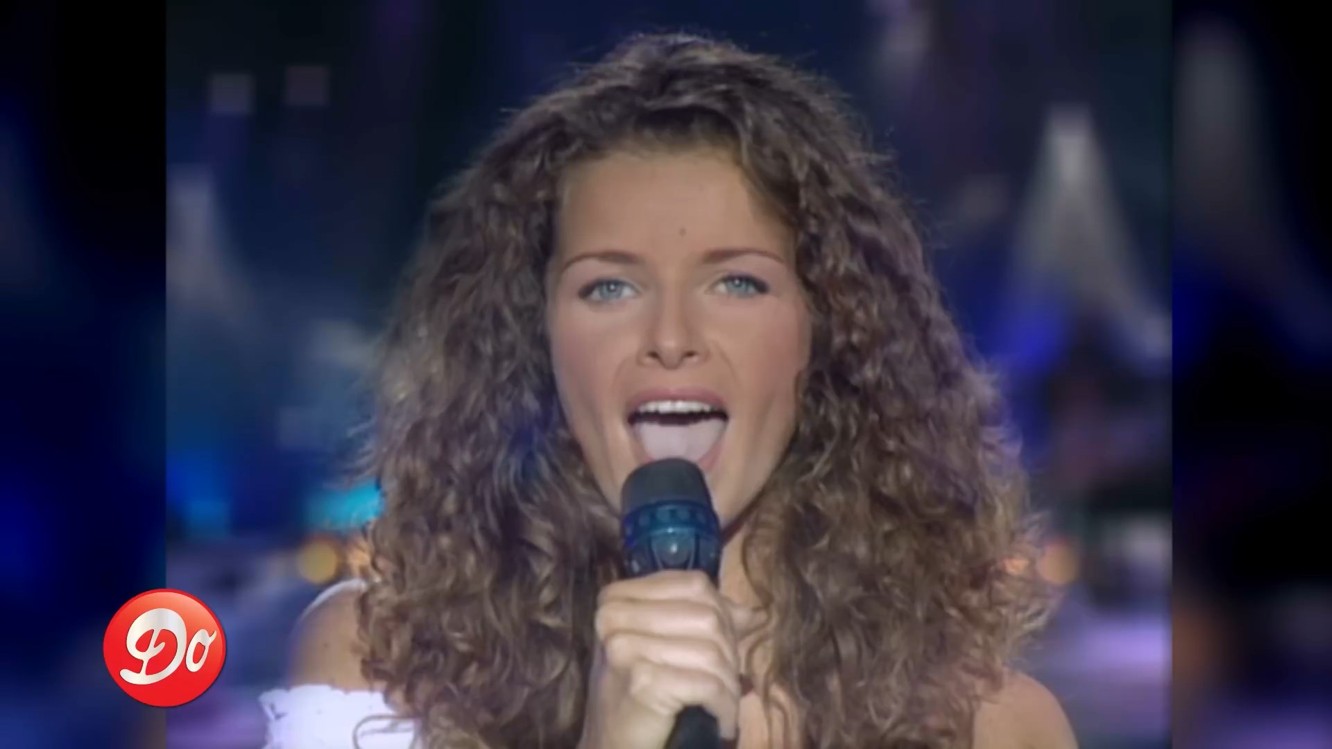https://e.radikal.host/2025/07/18/Manuela-Lopez-_-Regarde-Maman-Clip-officiel.mp4_snapshot_01.00.049.jpg