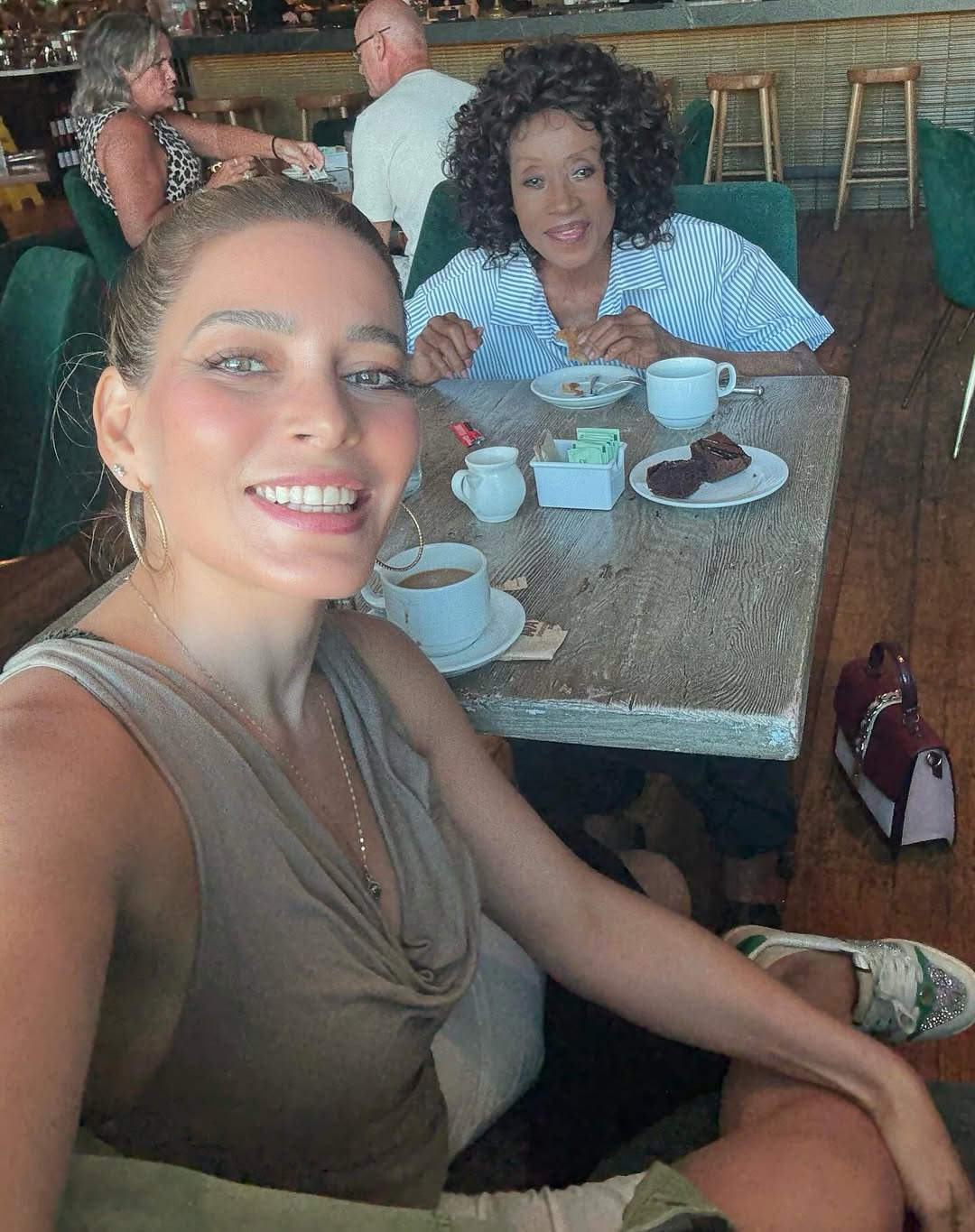 https://e.radikal.host/2025/08/02/SnapInsta.to_524819908_18514705531003147_5129287387948013233_n.jpg