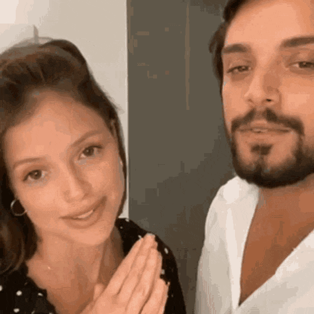 https://e.radikal.host/2025/08/02/couple-smile-1.gif