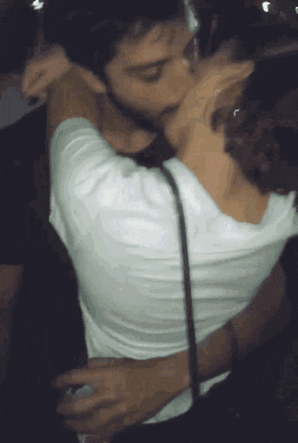 https://e.radikal.host/2025/08/02/rodrigo-simas-actor-1-1.gif