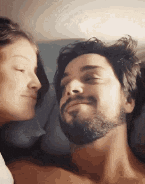 https://e.radikal.host/2025/08/02/rodrigo-simas-morimas-agatha-moreira-1.gif