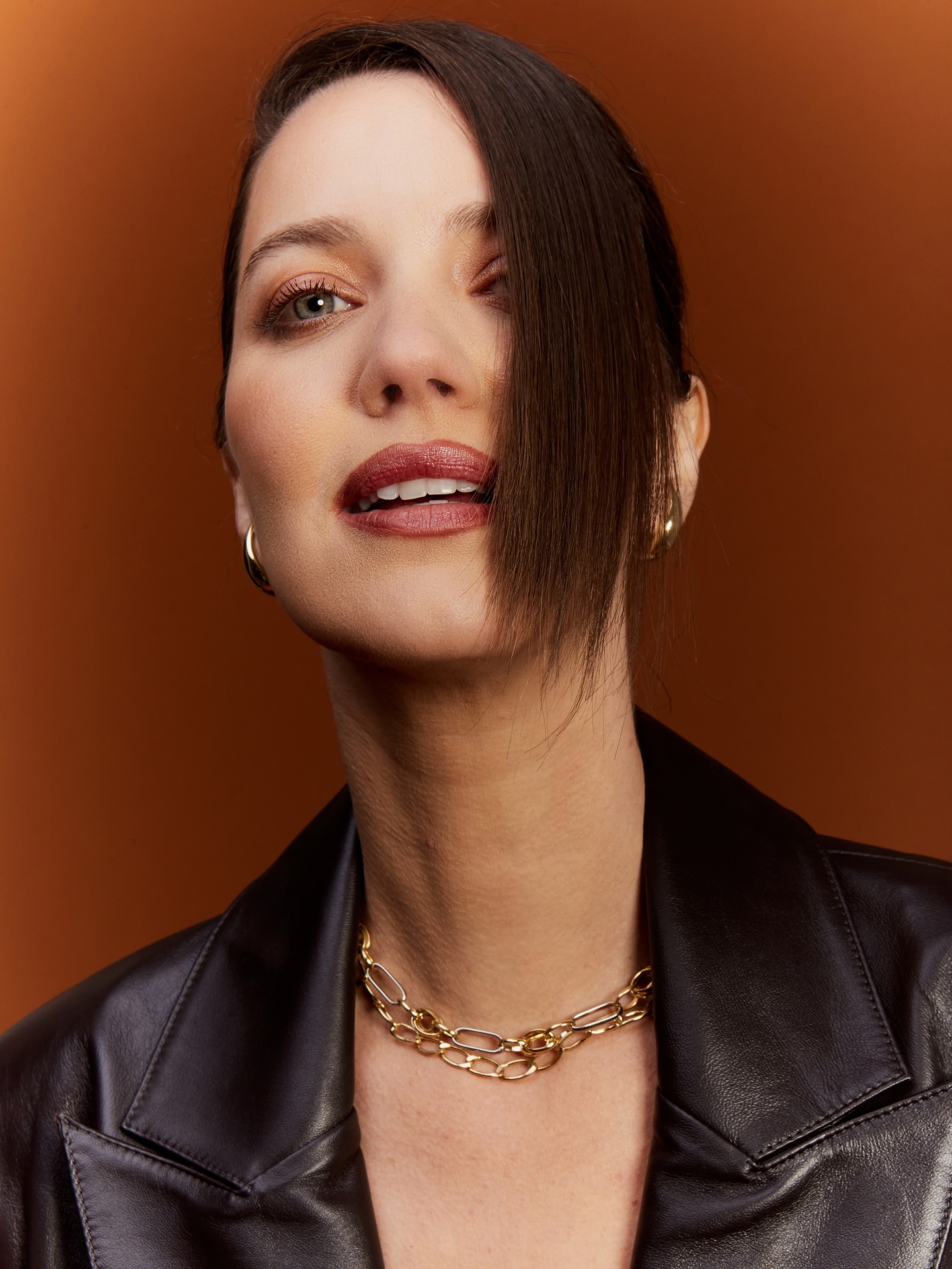 https://e.radikal.host/2025/08/24/NATALIY-DILL-2.jpg