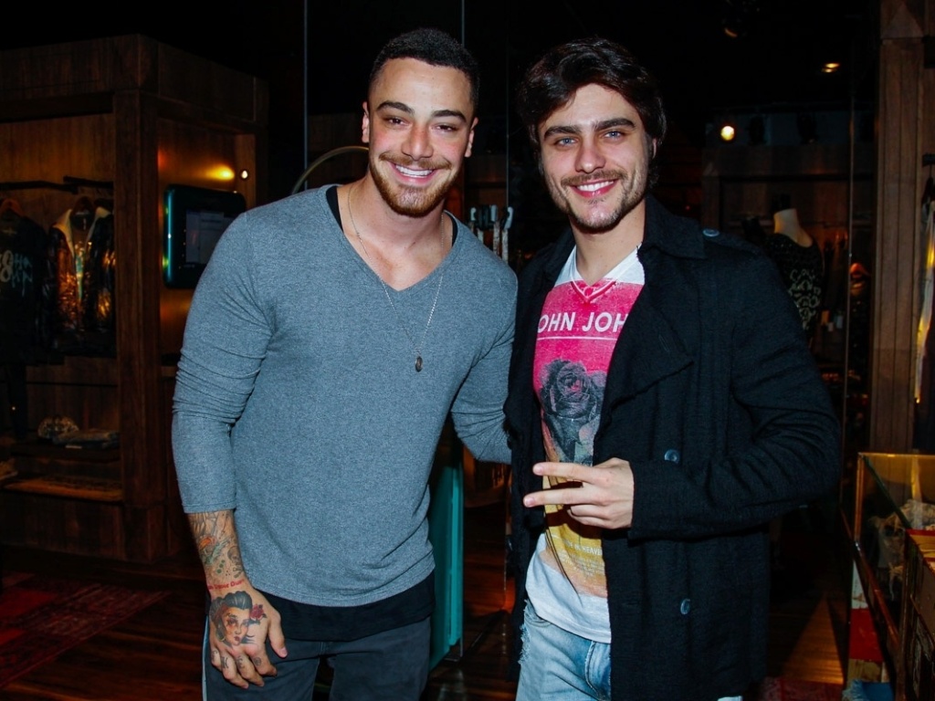 https://e.radikal.host/2025/08/27/4jun2014---os-atores-felipe-titto-e-guilherme-leicam-conferem-lancamento-de-colecao-de-grife-de-jeans-na-zona-sul-de-sao-paulo-1401962744201_1024x768.jpg