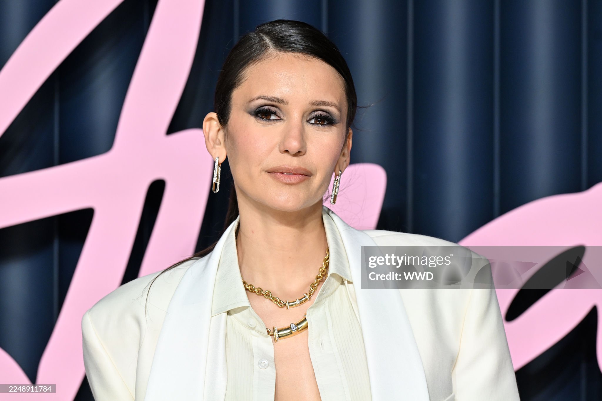 https://e.radikal.host/2025/12/03/gettyimages-2248911784-2048x2048.jpg