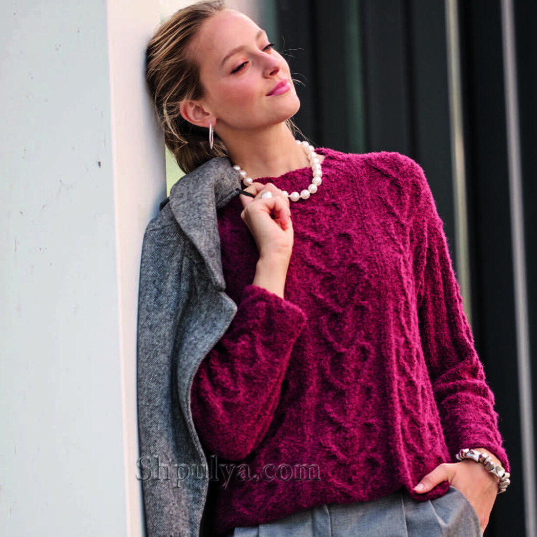 BORDOVYI-PULOVER-S-UZOROM-IZ-KOS.jpg