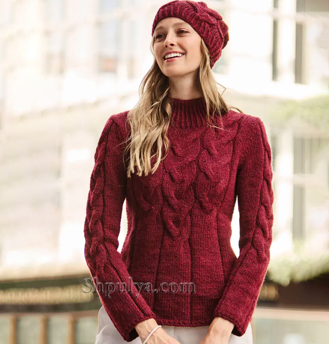 BORDOVYI-PULOVER-I-SAPKA-S-KOSAMI.jpg