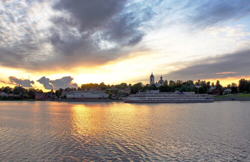 вечер,город Мышкин,река Волга