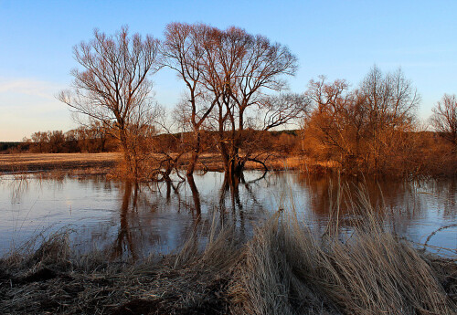 апрельским вечером