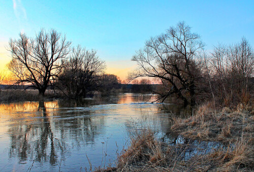 апрельским вечером
