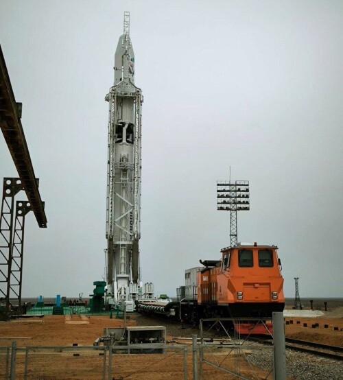 https://e.radikal.host/2026/04/15/Soyuz_5_at_pad.md.jpg