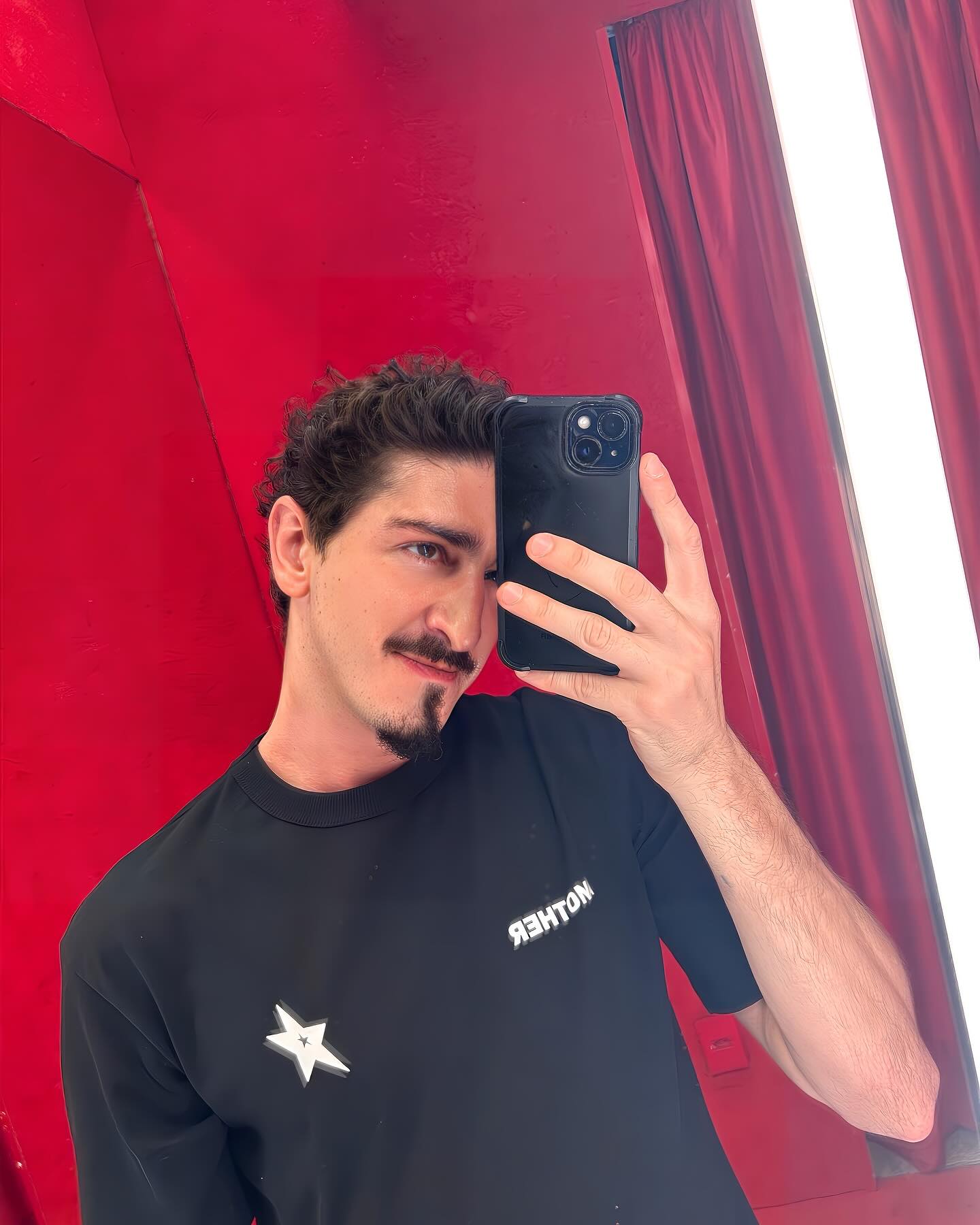 https://e.radikal.host/2026/04/19/johnnyomassaro_477216619_18482334361047060_7794281902369316369_n.jpg