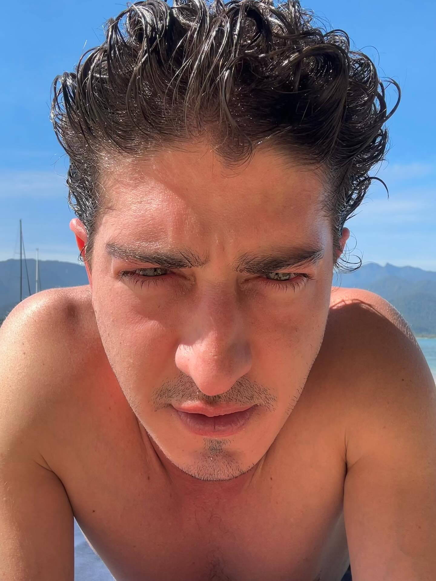 https://e.radikal.host/2026/04/19/johnnyomassaro_527507651_18515823349047060_8205951038784463782_n.jpg
