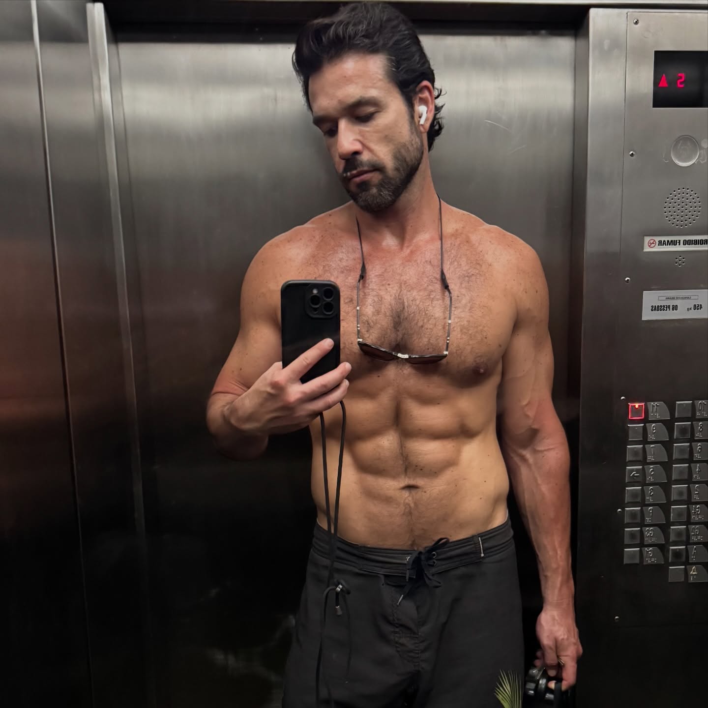 https://e.radikal.host/2026/04/26/SERZIO-MARONE-5.jpg