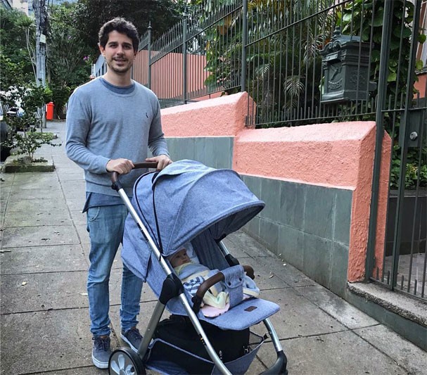 https://e.radikal.host/2026/04/28/pedro-neschling-e-a-filha-carolina-em-passeio-no-rio.jpg