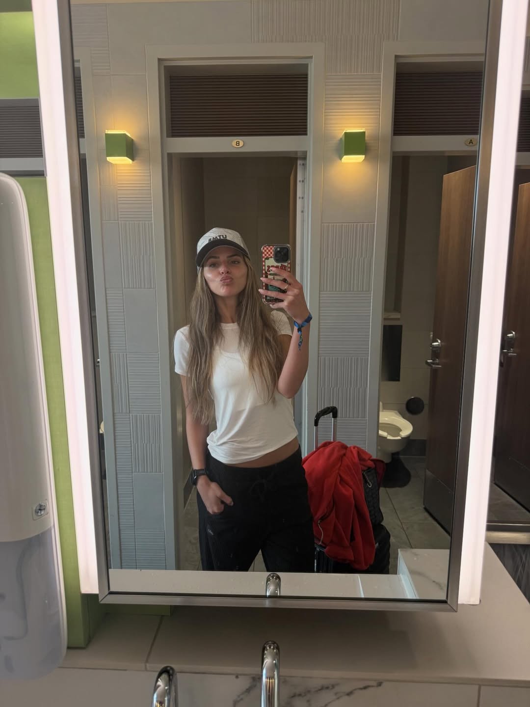 https://e.radikal.host/2026/05/05/SnapInsta.to_681105873_18579753991037641_1904297432176002369_n.jpg