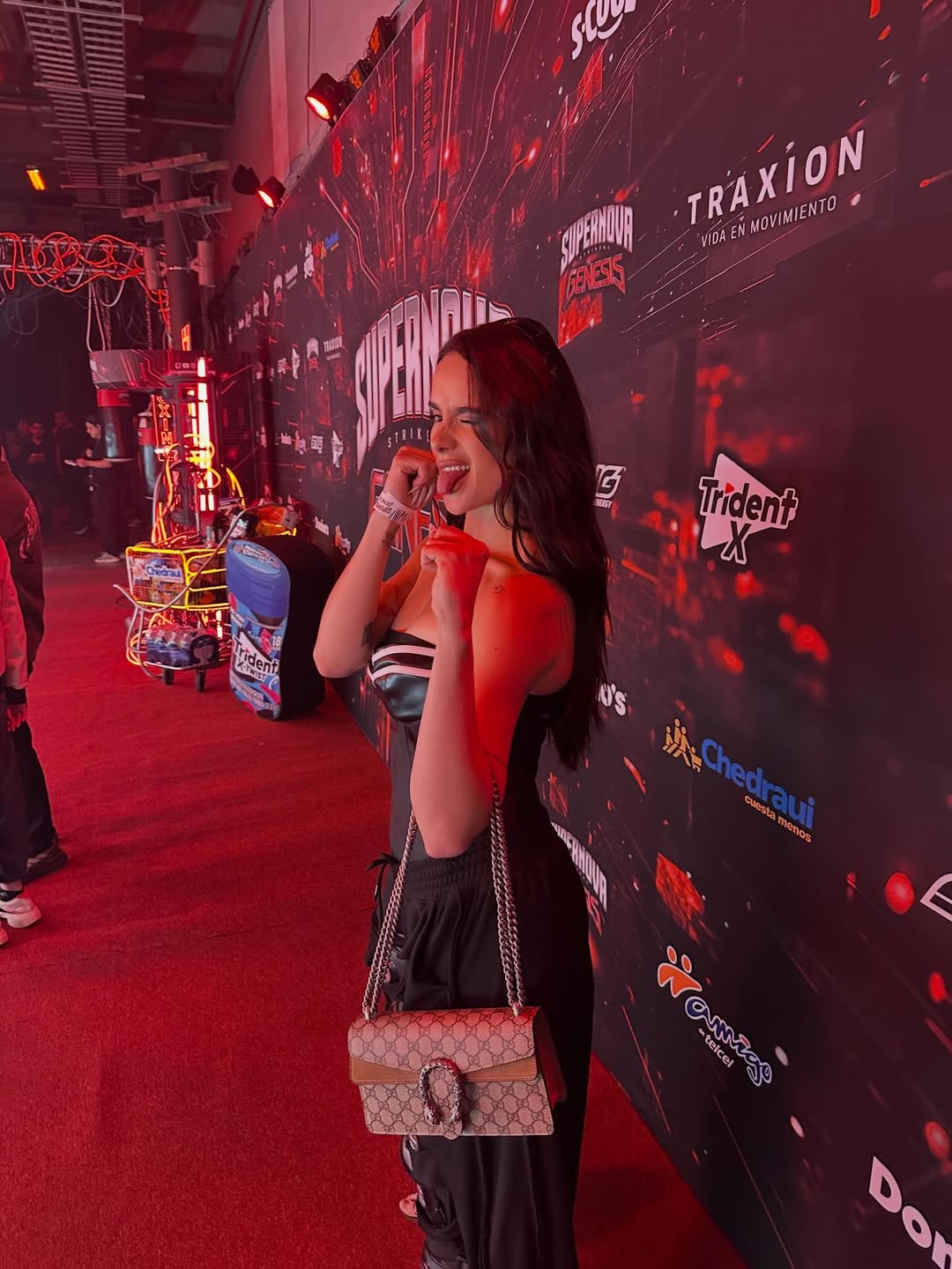 https://e.radikal.host/2026/05/13/1000591702.jpg