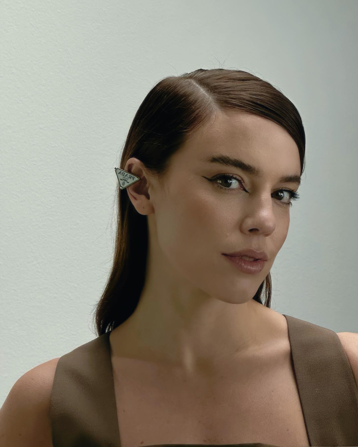 https://e.radikal.host/2026/05/23/Photo-by-Alice-Wegmann-on-April-18-2023.-May-be-an-image-of-1-person-makeup-hair-hairpin-and-barrette..jpg