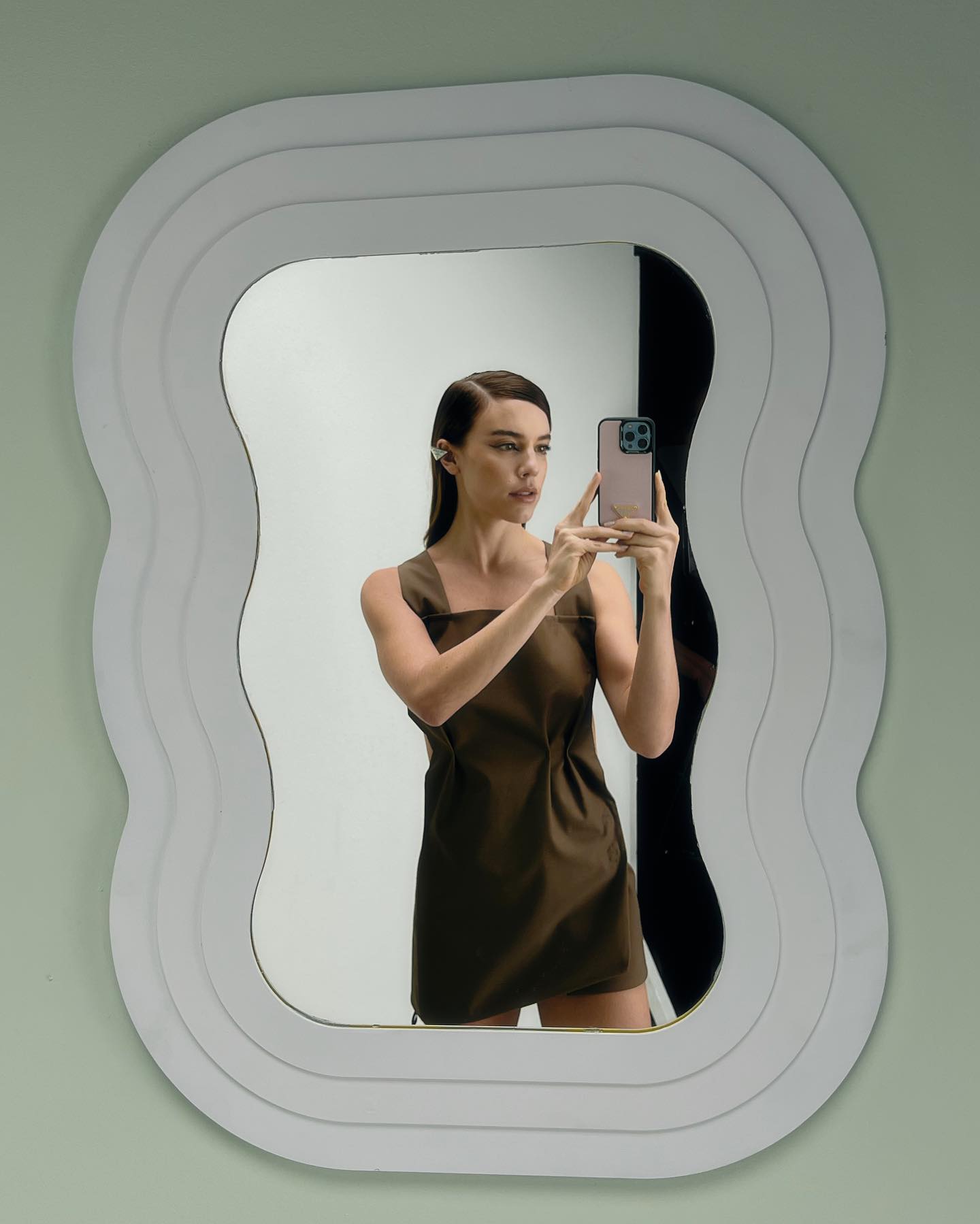 https://e.radikal.host/2026/05/23/Photo-by-Alice-Wegmann-on-April-18-2023.-May-be-an-image-of-1-person-slip-and-mirror..jpg