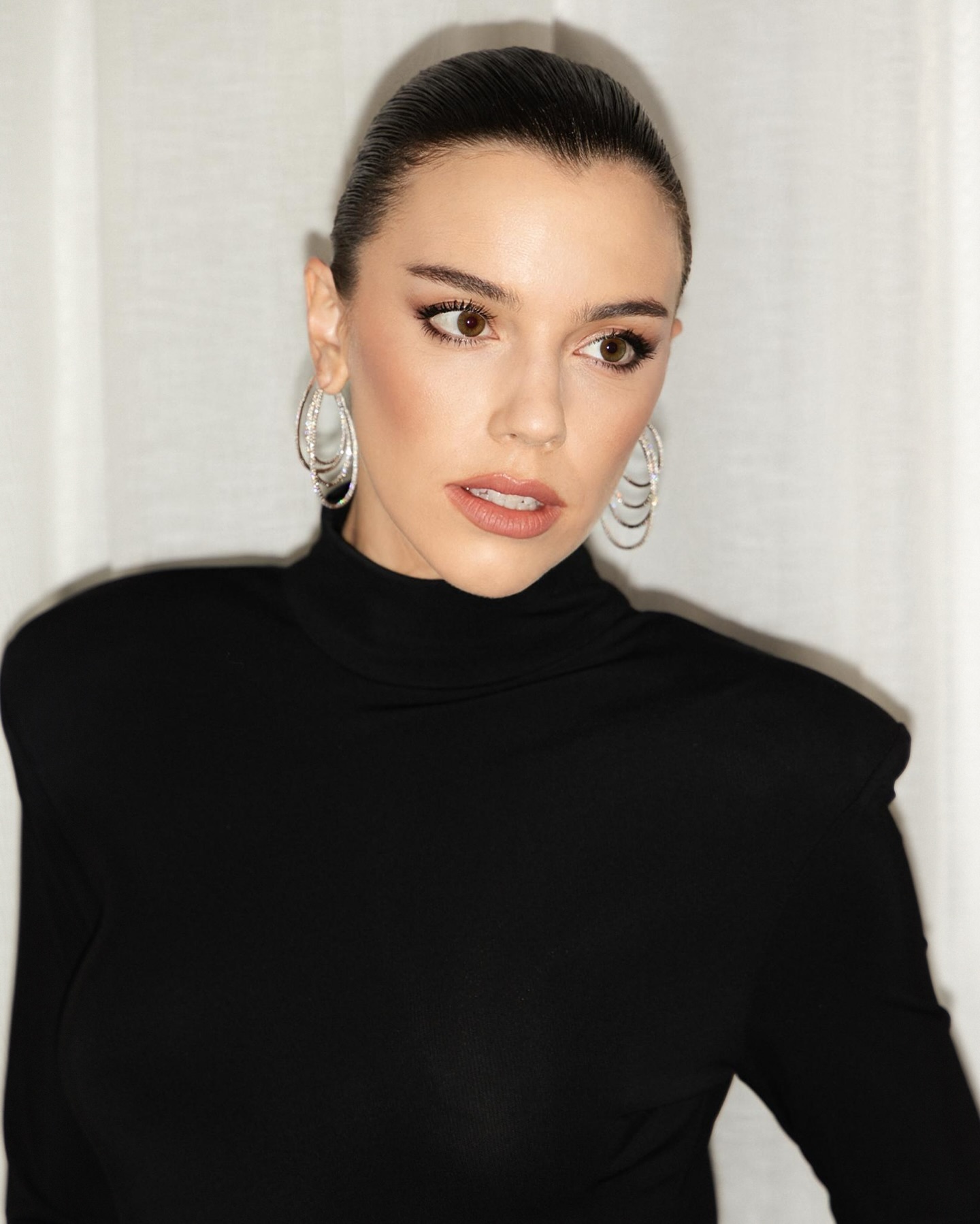 https://e.radikal.host/2026/05/23/alicewegmann_1731156799995.jpg