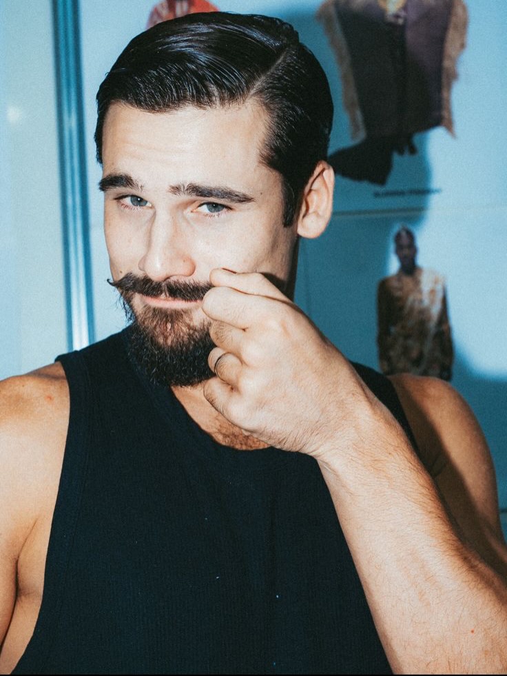 https://e.radikal.host/2026/05/31/NIKOLAS-PRATTES-5.jpg