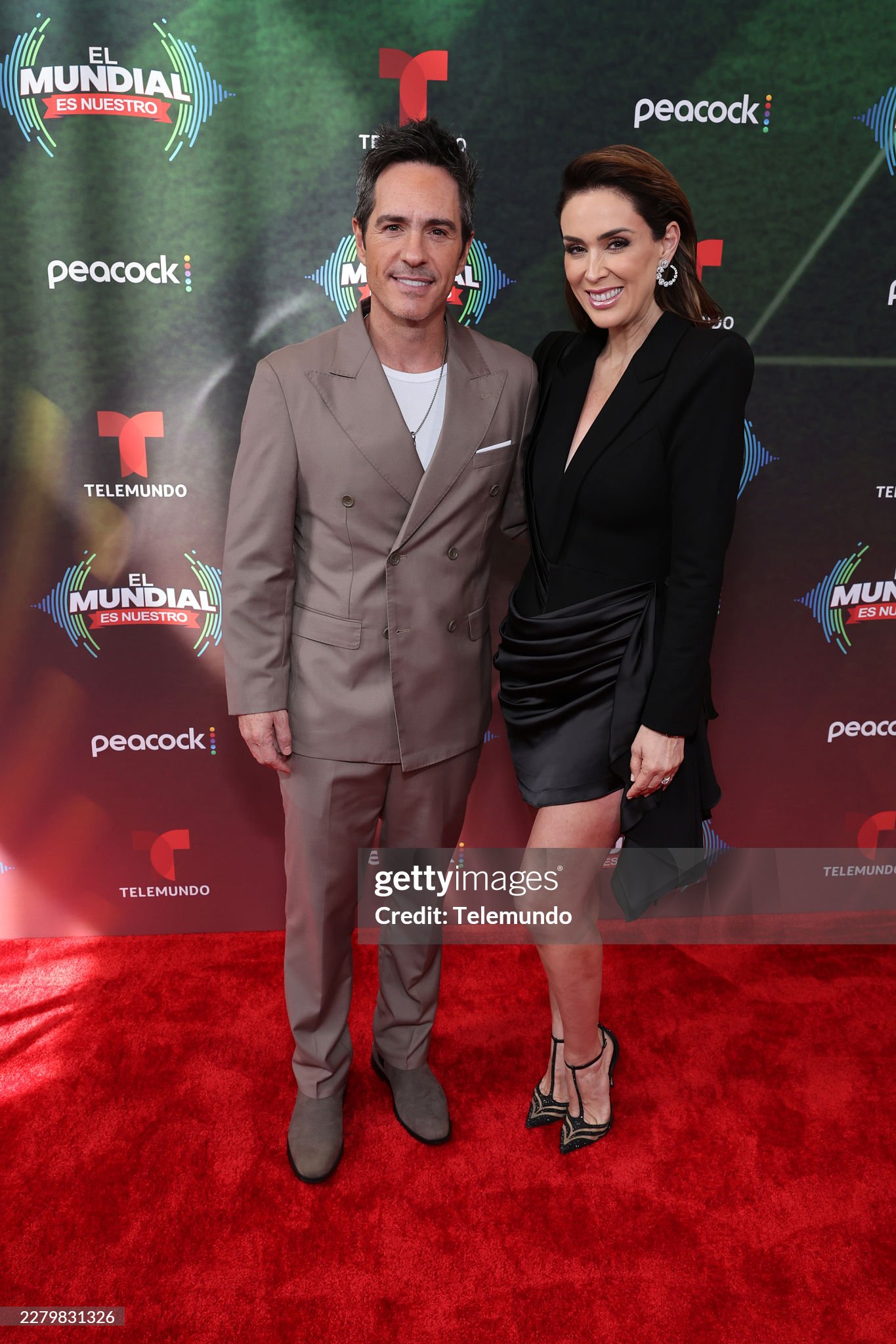 https://e.radikal.host/2026/06/12/gettyimages-2279831326-2048x2048.jpg