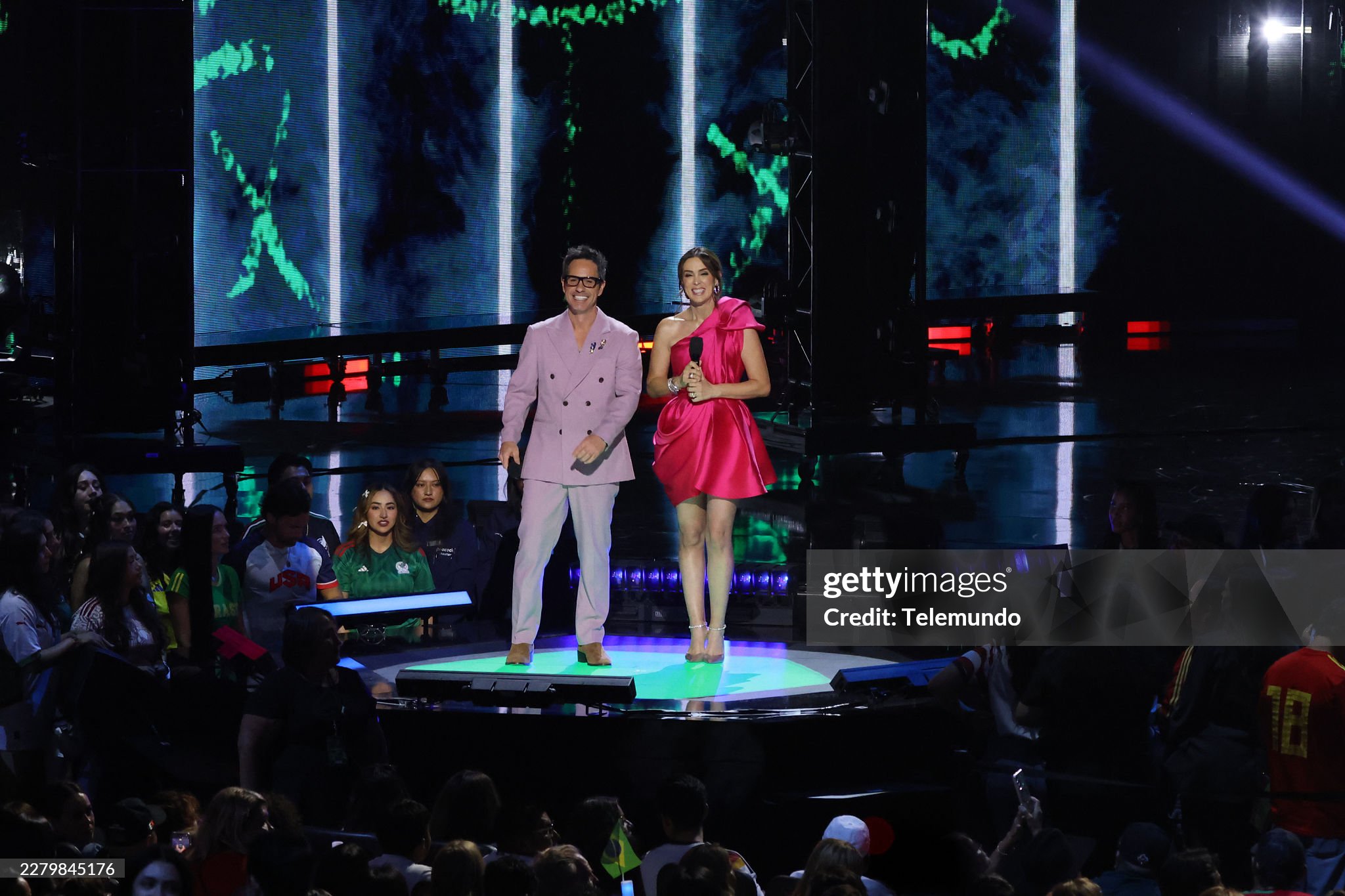 https://e.radikal.host/2026/06/12/gettyimages-2279845176-2048x2048.jpg