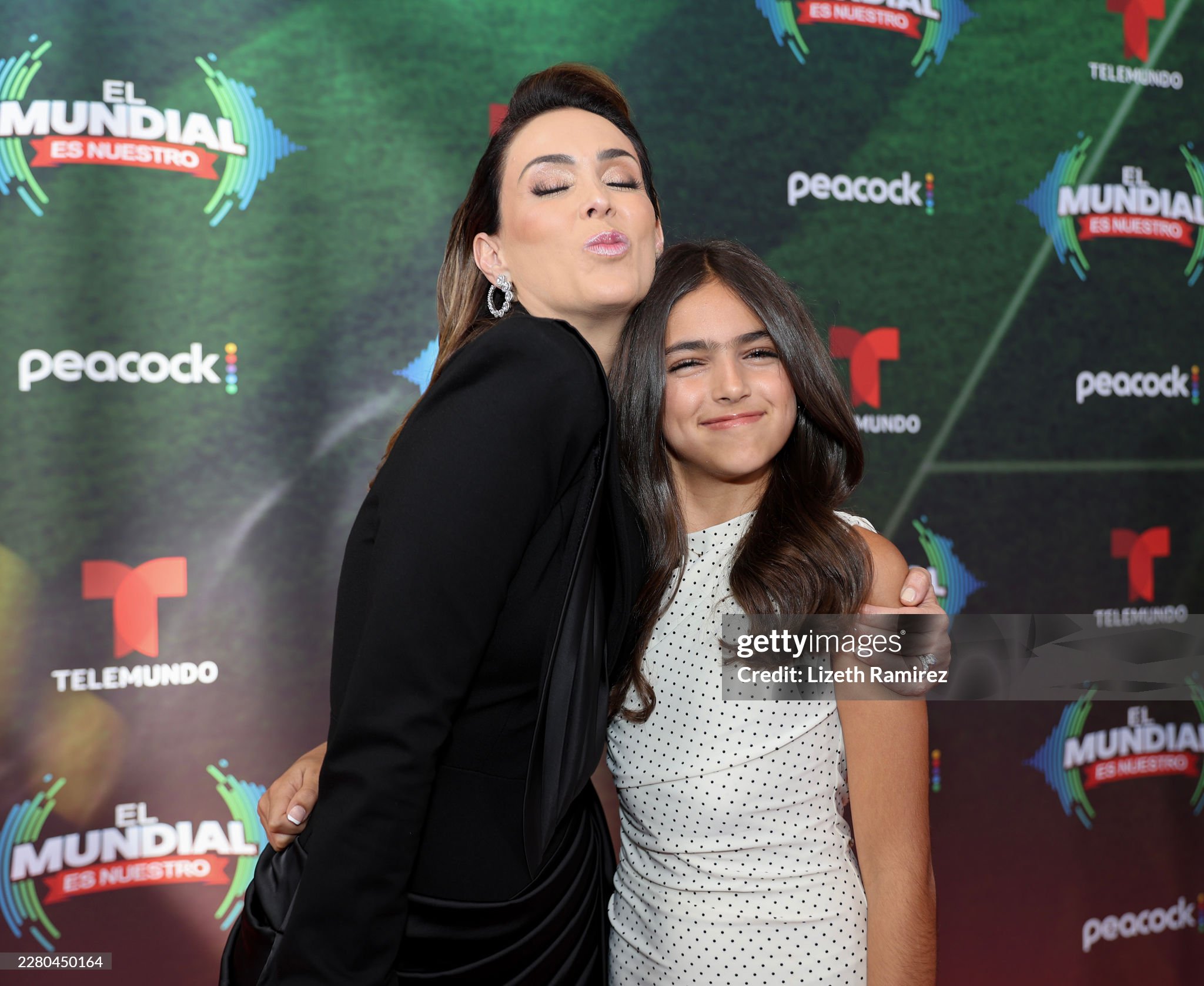 https://e.radikal.host/2026/06/12/gettyimages-2280450164-2048x2048.jpg