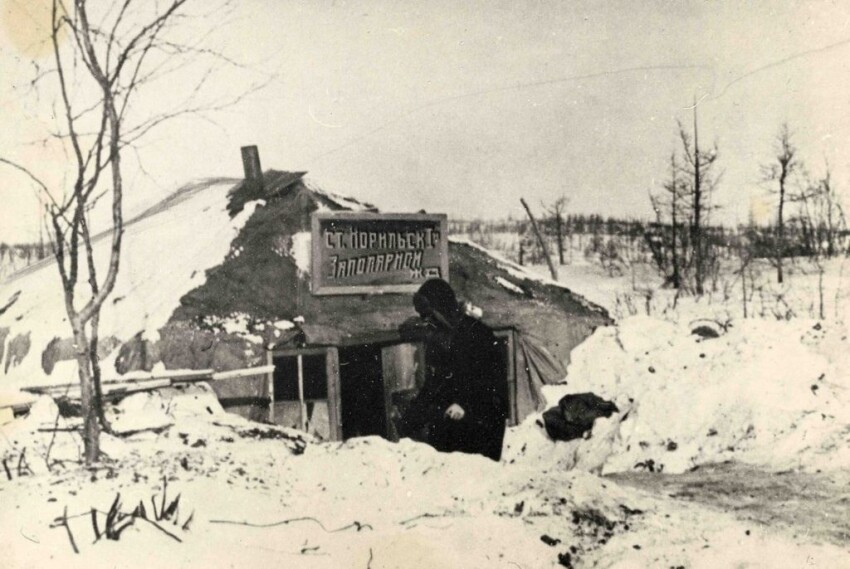 1937-g.-nvf-1442.7-stancziya-norilsk--i-zapolyarnoj-zheleznoj-dorogi-zima-1942-g.-1024x686.jpg