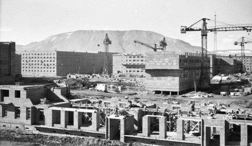 1961-g.-stroitelstvo-goroda-16-kot-1024x596.jpg
