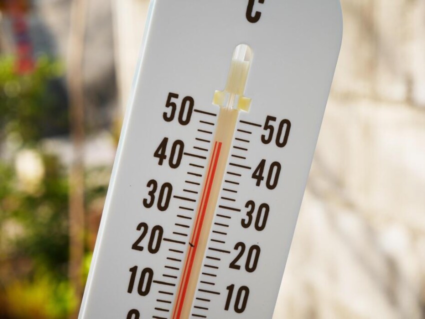 closeup-thermometer-showing-temperature-in-degrees-celsius-photo.jpg