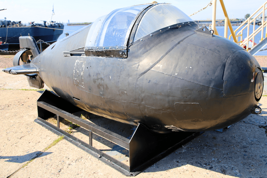 Proyekt-907-Triton-1M-Soviet-midget-submarine-specifications-min.png