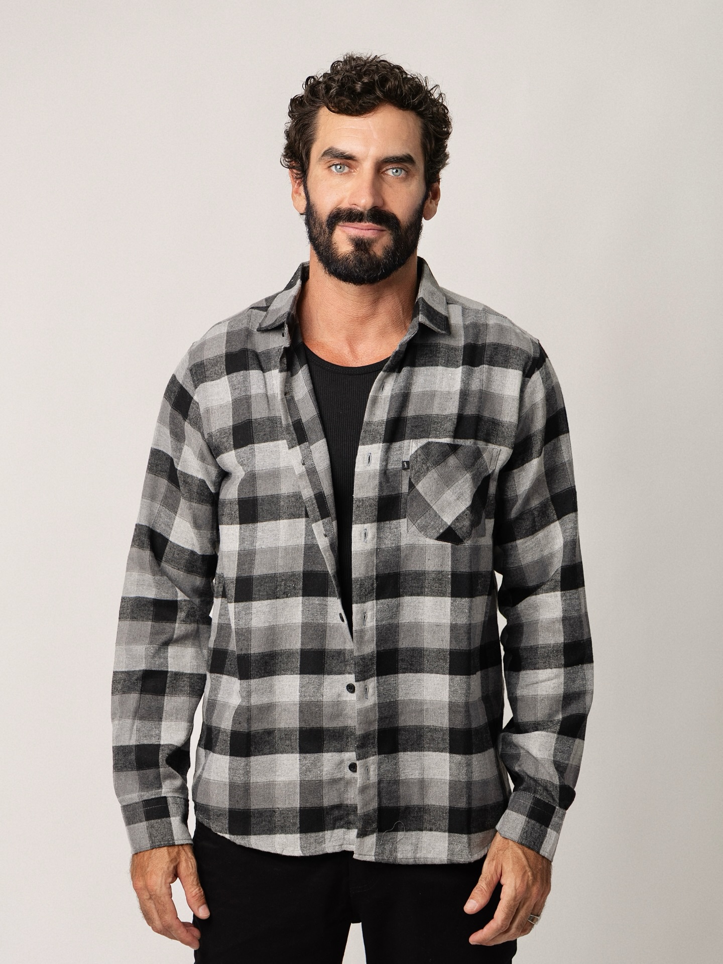 https://e.radikal.host/2026/07/03/NIKOLAS-ANTUNES-5.jpg