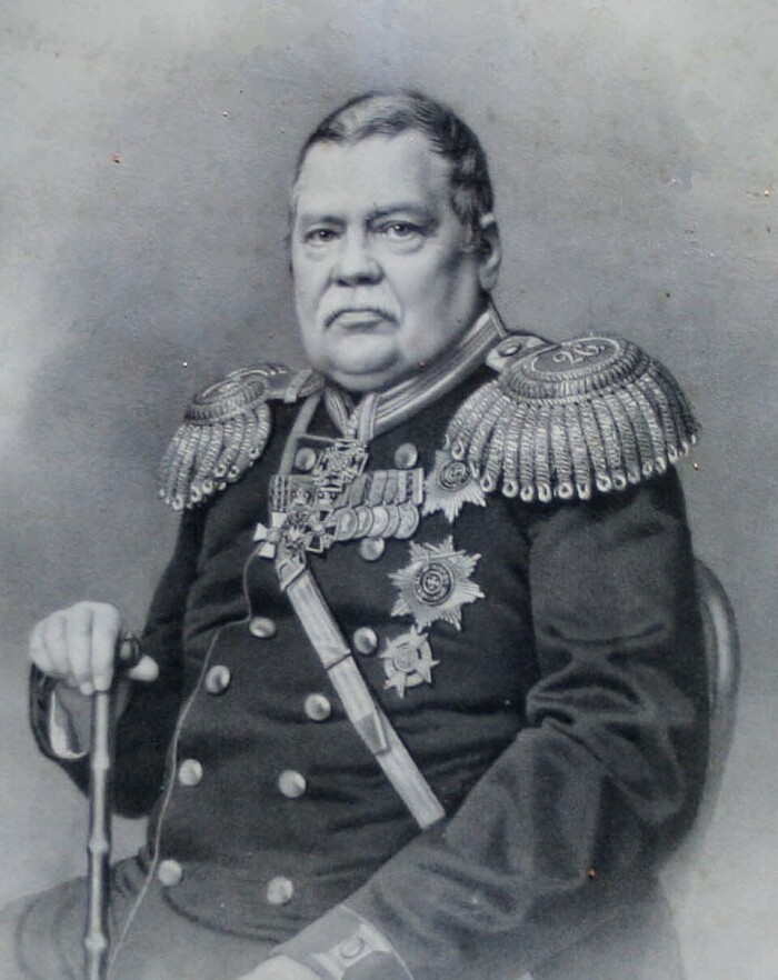 FOTO4_VOENNYI_GUBERNATOR_SEVERO_ZAPADNOGO_KRAY_MIKAIL_MURAVEV.jpg