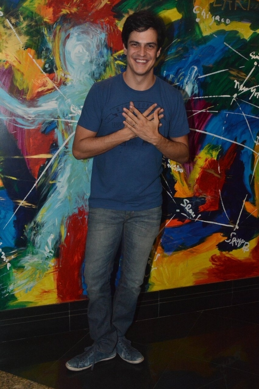 https://e.radikal.host/2026/07/13/11abr2014---mateus-solano-estreia-do-tamanho-do-mundo-com-texto-de-paula-braun-no-teatro-renaissance-na-zona-sul-de-sao-paulo-na-noite-desta-sexta-feira-depois-de-uma-1397277615302_853x1280.jpg