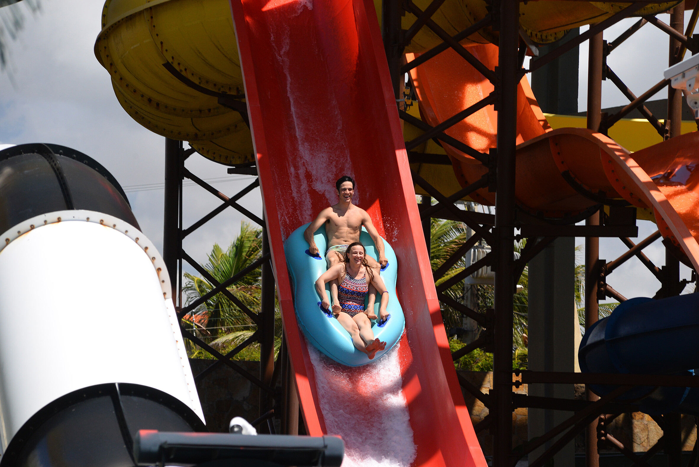 https://e.radikal.host/2026/07/13/291096_628987_beach_park_mateus_solano_em_baixa__5_.jpg