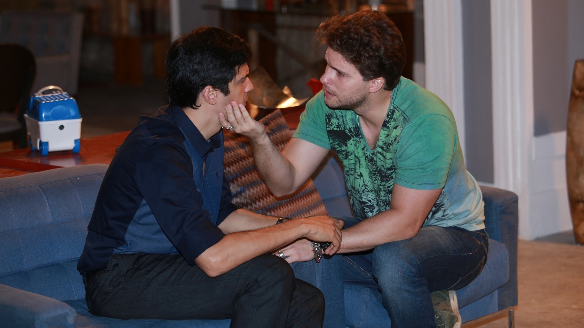https://e.radikal.host/2026/07/13/7jan2014-thiago-fragoso-e-mateus-solano-ensaiam-cena-de-carinho-tecnico-entre-niko-e-felix-na-novela-amor-a-vida-na-sequencia-felix-diz-que-nao-aprova-o-retorno-de-niko-com-1389225050808_1920x1080.jpg