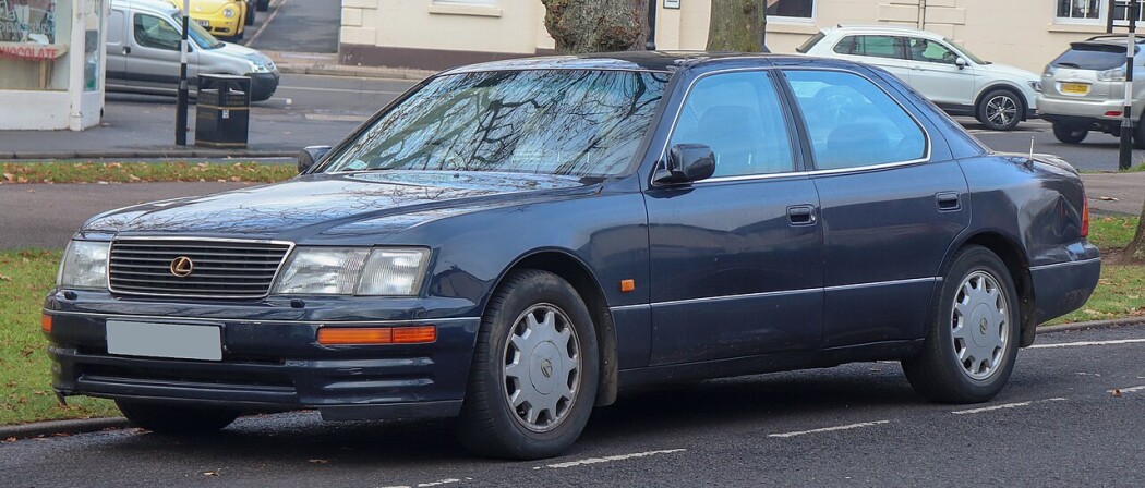 1996_Lexus_LS400_4.0_Front.jpg