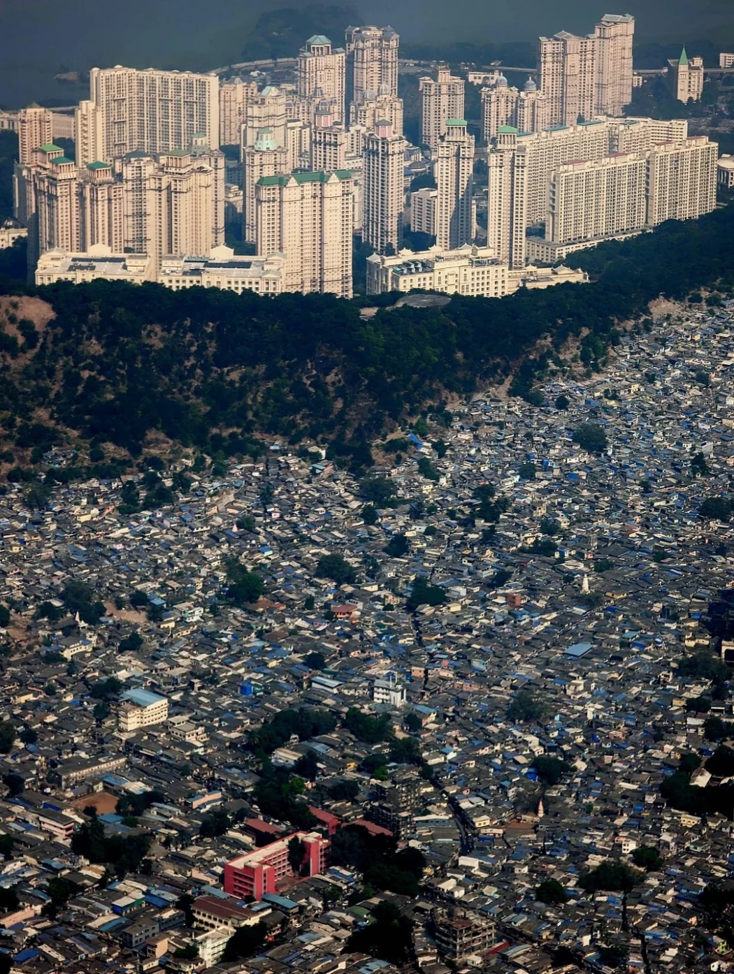 aerial-view-of-mumbai-india-shows-the-stark-disparity-of-v0-mnY8xvSJYIMb4qCHteIcwJVjVPiNcdly9ypz5YvyF4w.webp