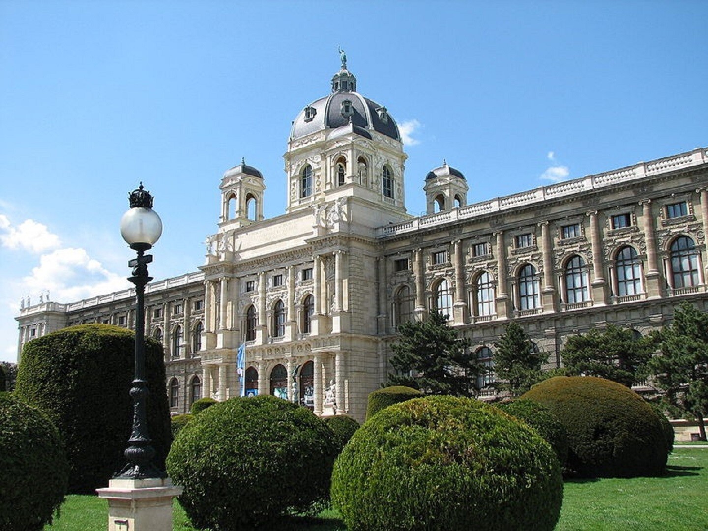 https://e.radikal.host/2026/08/09/800px-Vienna.jpg