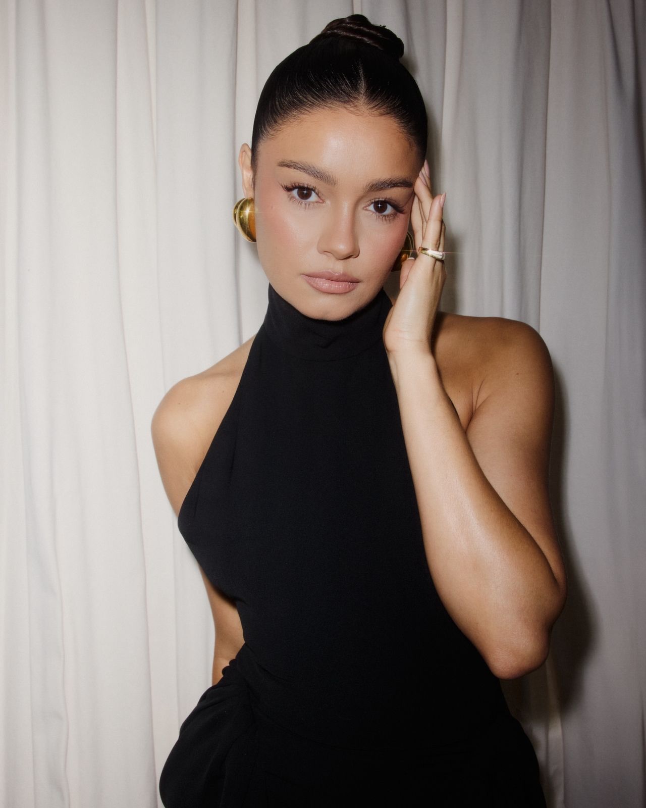 https://e.radikal.host/2026/08/11/SOFI-SARLOT-1.jpg